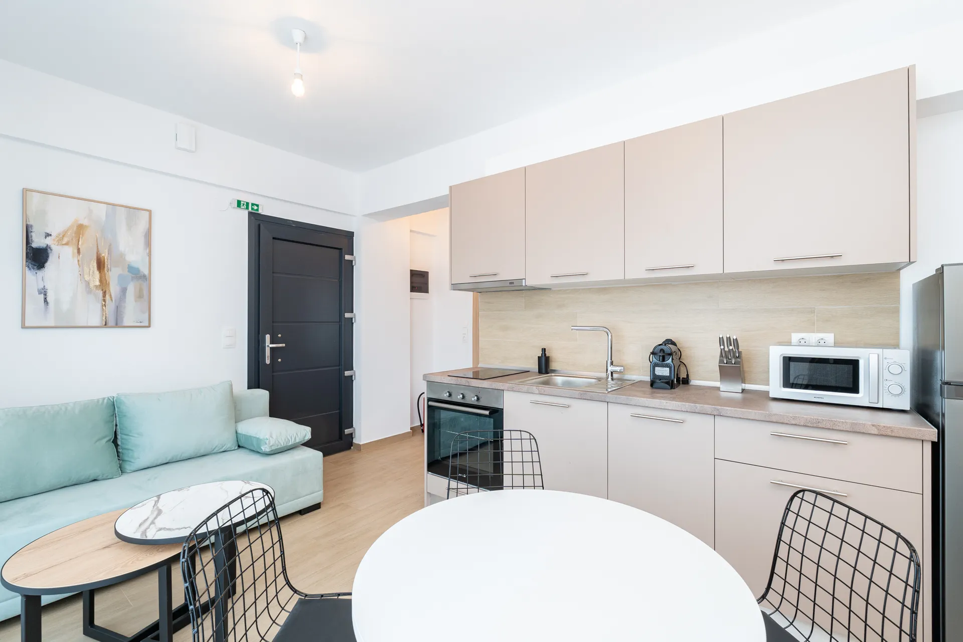 Tiara Holidays - White Dream Residential Complex - One-bedroom Apartment With Pool Access - dnevna soba i kuhinja